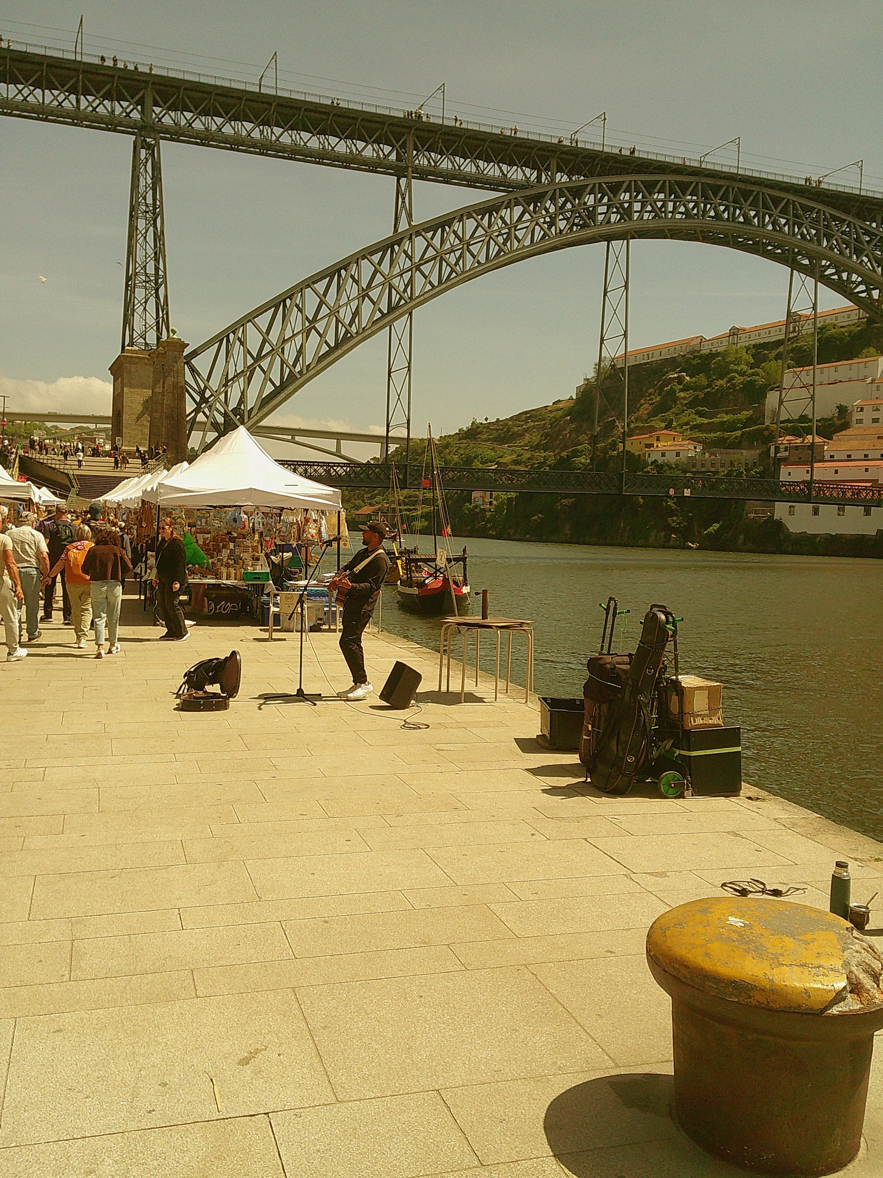 MAZUNT Retro Filter in Porto am Fluss